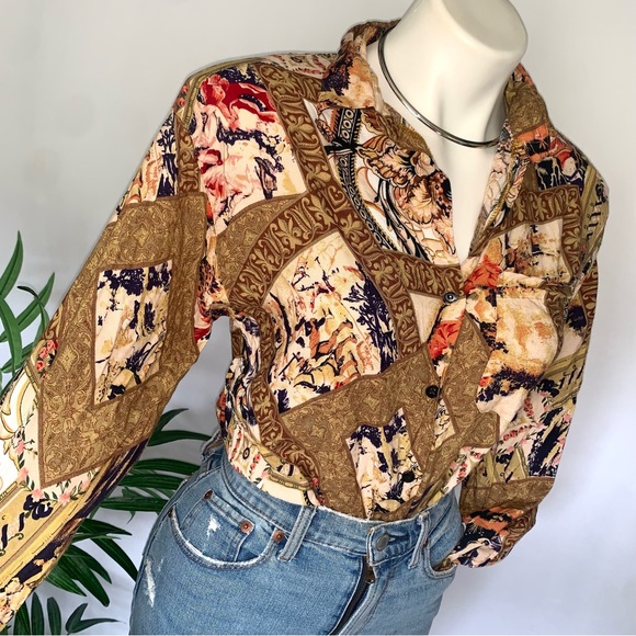 v i n t a g e :: Artsy Renaissance Abstract Buttoned Blouse - Picture 3 of 12